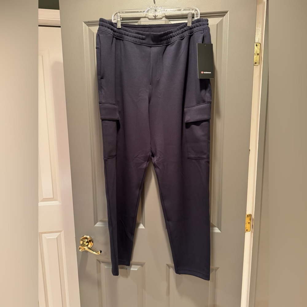 Smooth Spacer Classic-Fit Cargo
Pant Regular